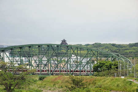 鉄橋とお城-1（20200506）.jpg