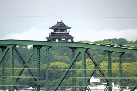 鉄橋とお城-2（20200506）.jpg