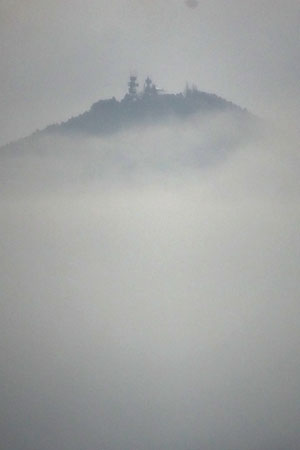 雲間の比叡山-3（20240129）.jpg